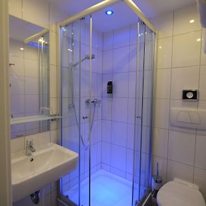 Zimmer mit zwei Einzelbetten